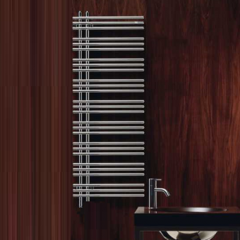 Полотенцесушитель электрический Zehnder Yucca Asym (asymmetric) модели YAE 40-130 R CR в интерьере