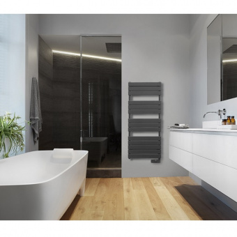 Полотенцесушитель Atlantic Adelis ANT 750W антрацит в интерьере ванной комнаты