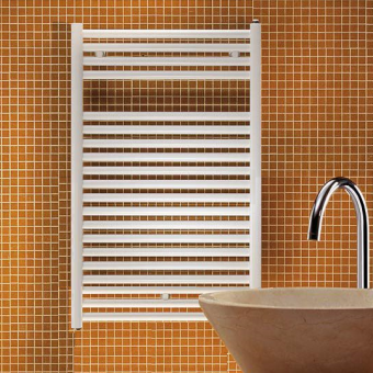Белый полотенцесушитель Zehnder Toga TE-070-050-DF в интерьере